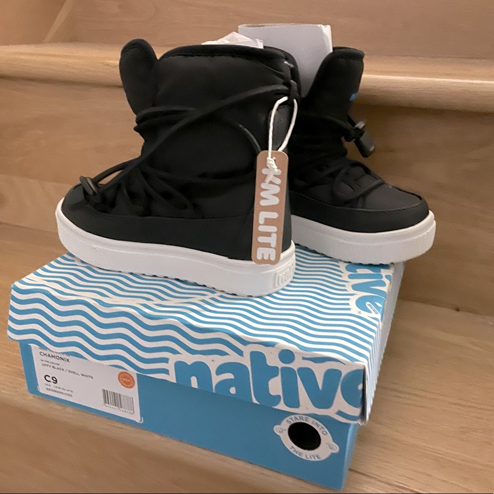 NWT Native Shoes Chamonix Child Black and White Snow Boot Size C7